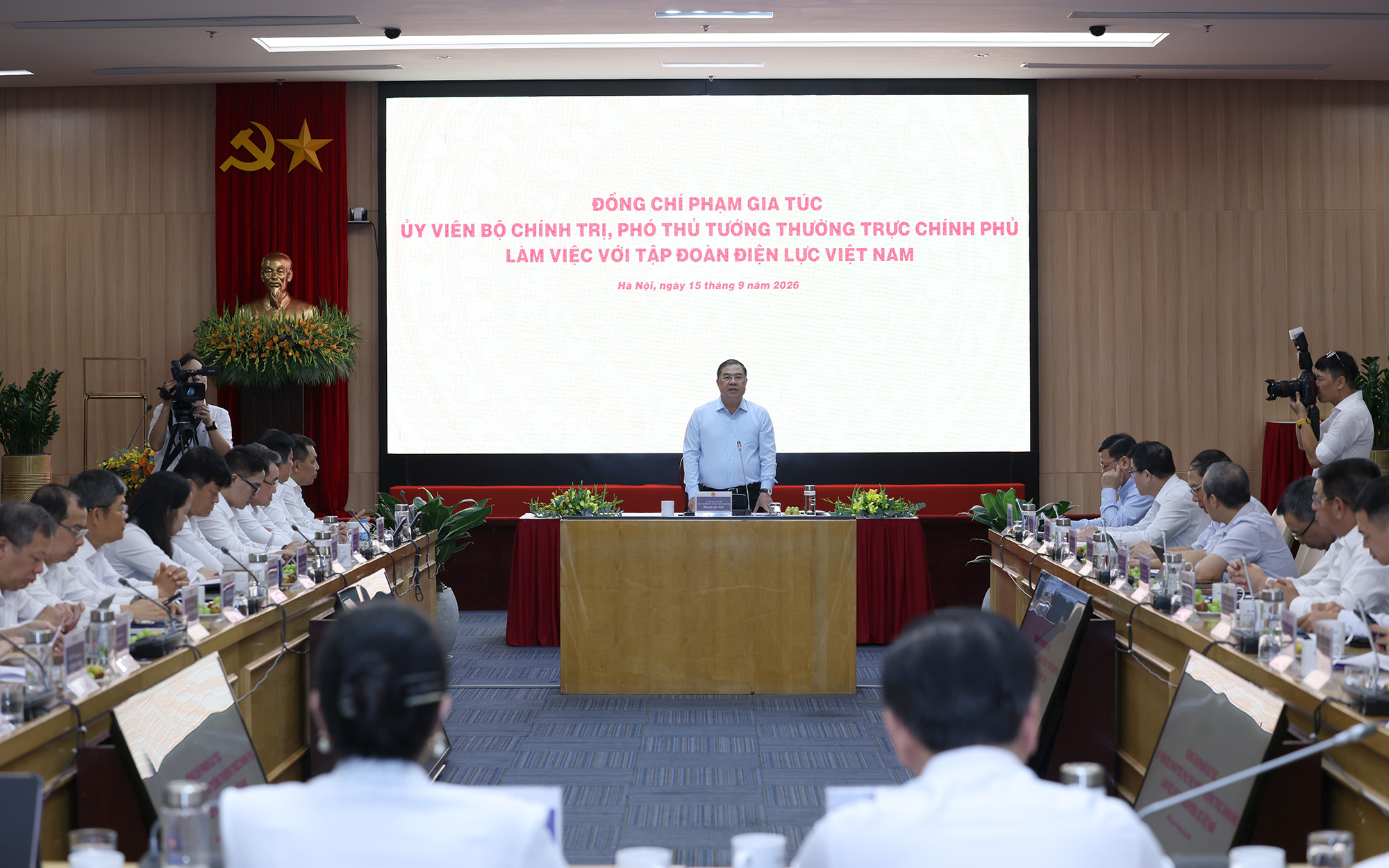 Standing Deputy PM Pham Gia Tuc: EVN must be strong enough to ensure energy security