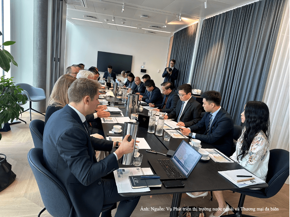 Deputy Minister Truong Thanh Hoai holds talks with Copenhagen Infrastructure Partners executives