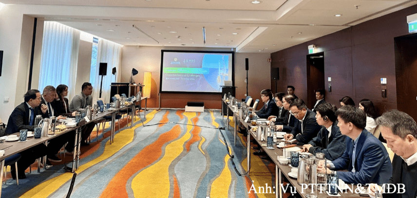 Deputy Minister Truong Thanh Hoai holds talks with German partners on wind power