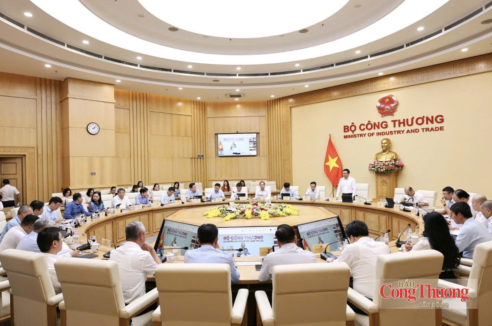 Ministry of Industry and Trade reviews Q3 performance, rolls out Q4 tasks