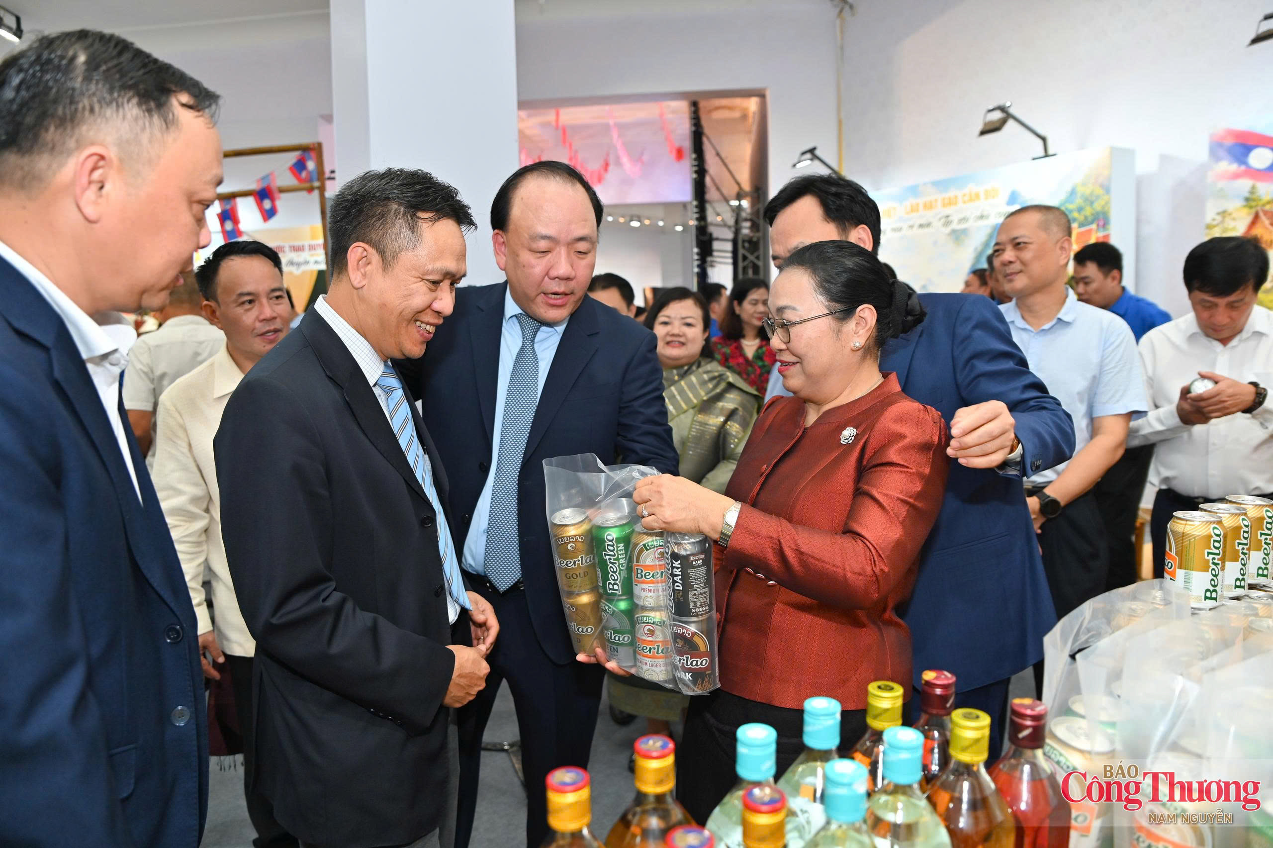Fresh impetus for Viet Nam - Laos economic and trade cooperation