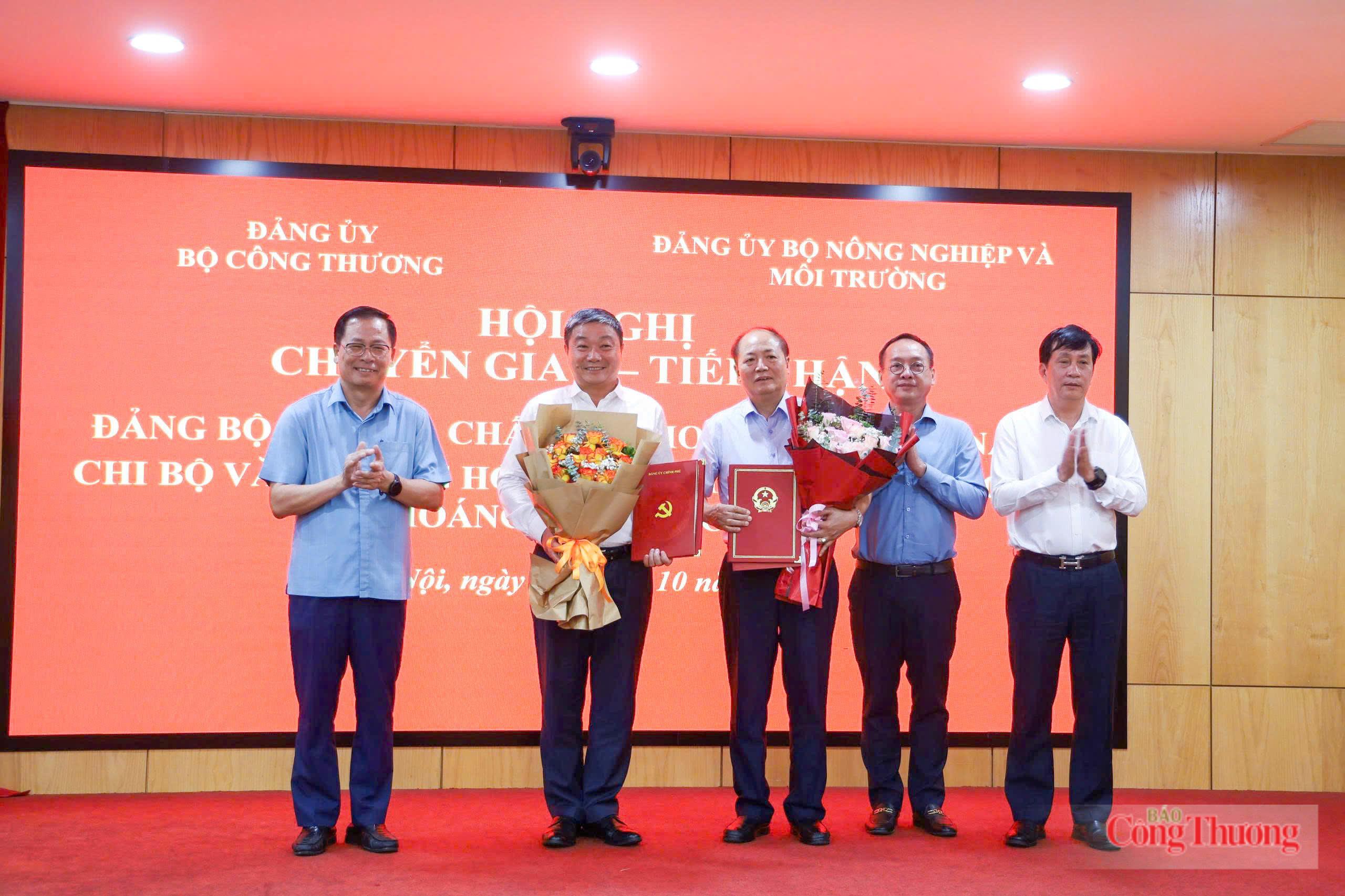 MoIT Party Committee receives two grassroots Party organizations from MAE