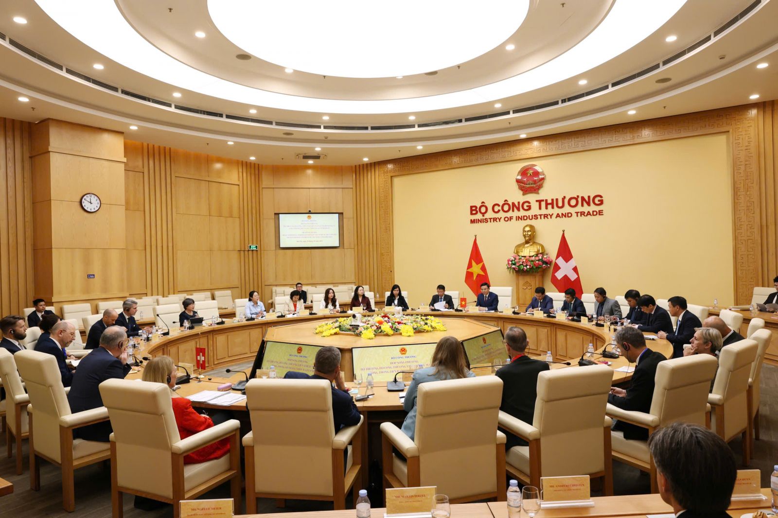 Viet Nam, Switzerland push for early entry into force of EFTA trade deal