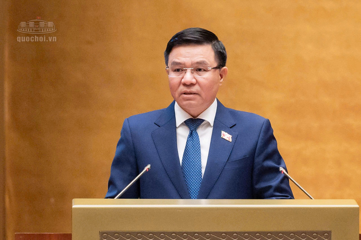 Minister Le Manh Hung presents proposal to amend and supplement several articles of four industry and trade laws