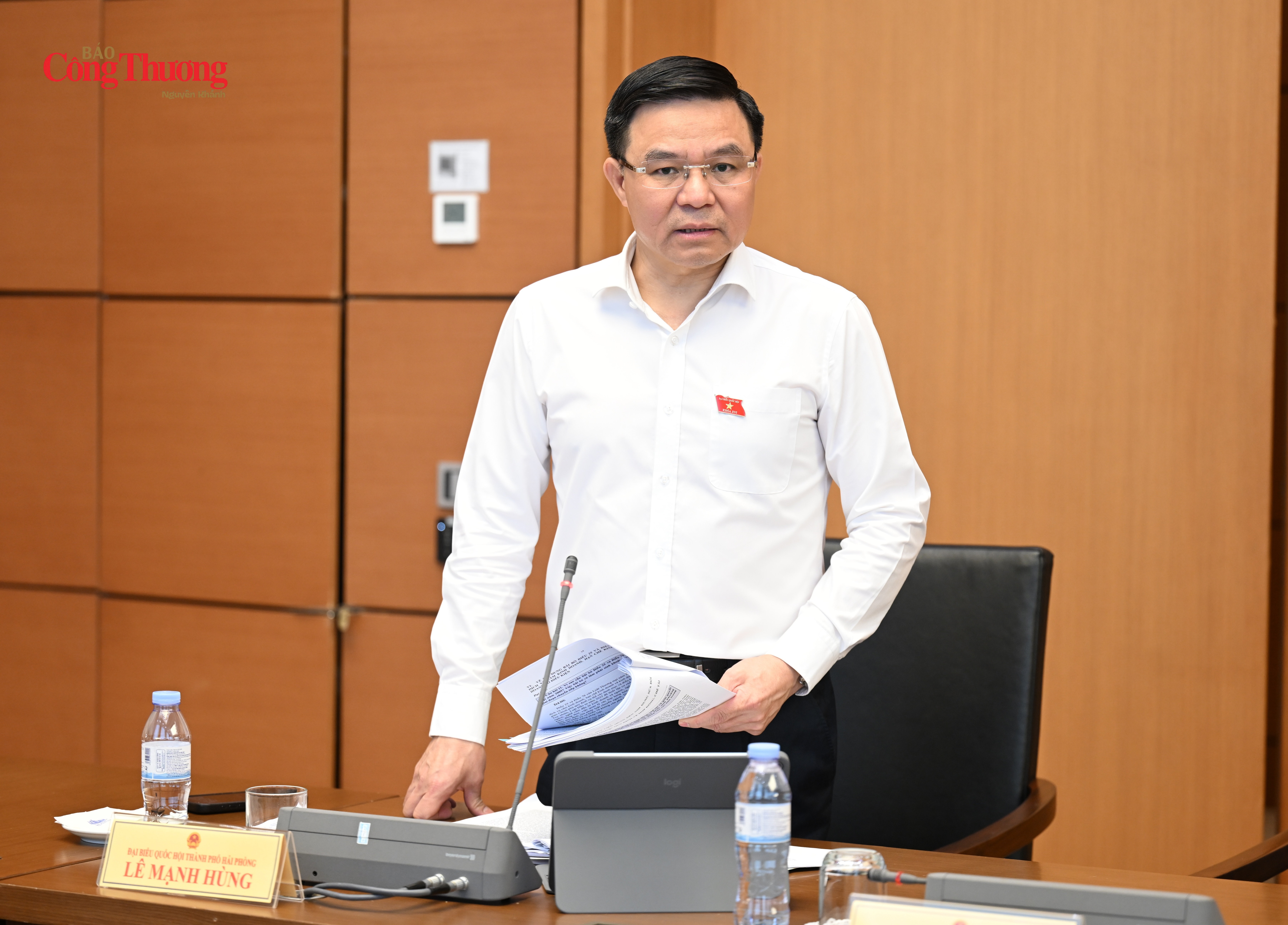 MoIT leader clarifies major issues in draft trade and electricity laws